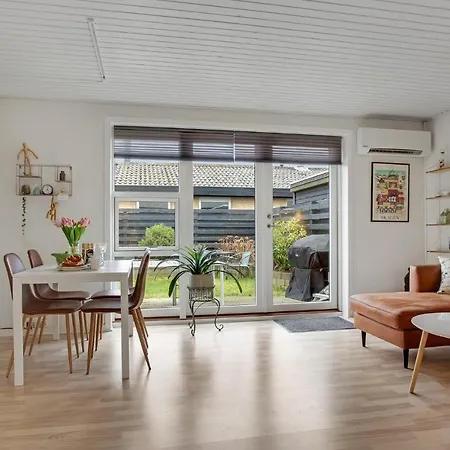 2 Bedroom In Apartment